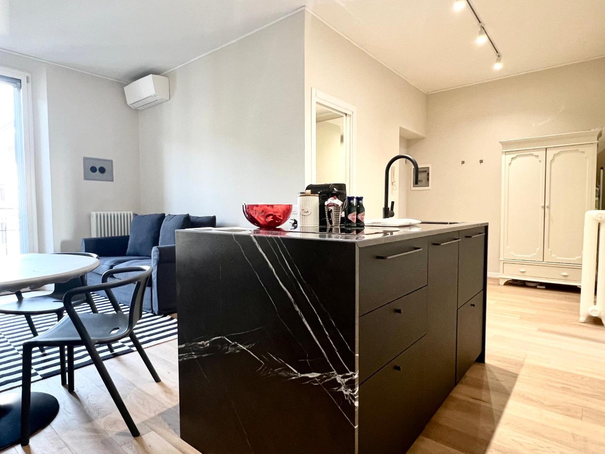 Comecasa Fashion Apartment In Via Mantova Милано Екстериор снимка